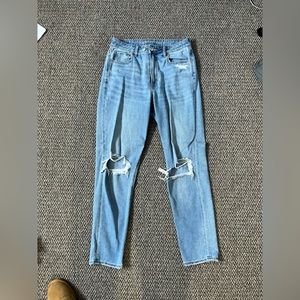 American eagle size 8 long ripped mom jeans